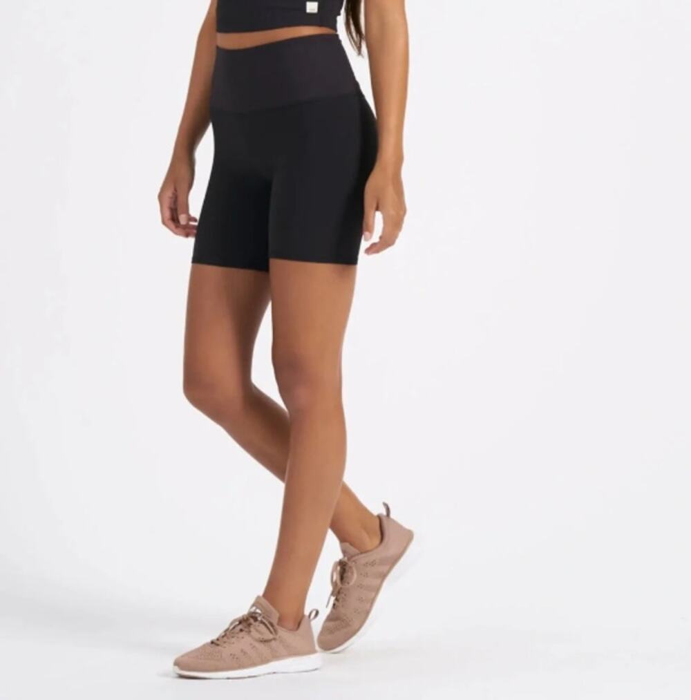 Vuori Rib Studio Shorts Womens Size Large Black High Rise Performance Yoga